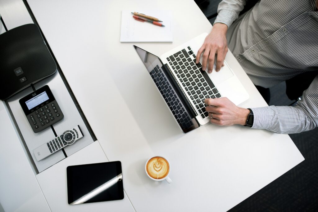 Fiscalité des actions gratuites (AGA) : guide pour cadres dirigeants